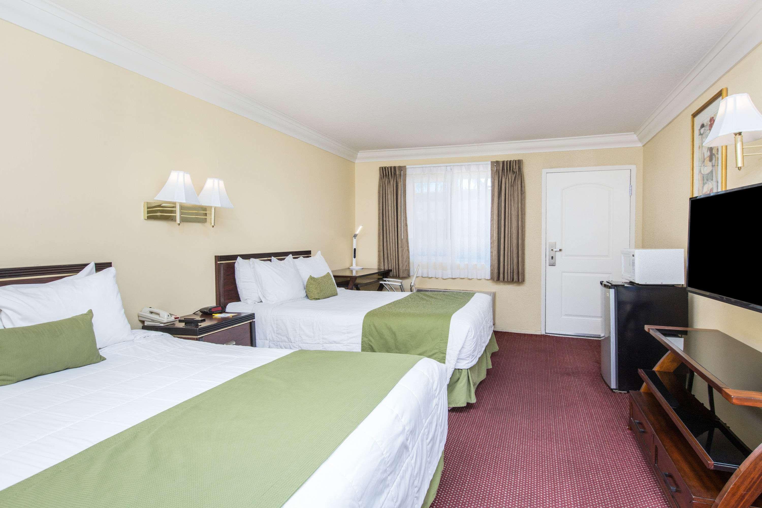 Days Inn By Wyndham Near City Of Hope Duarte Esterno foto